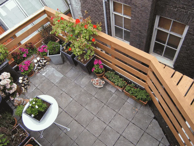 Hardwood balustrade on a roof terrace in Amsterdam