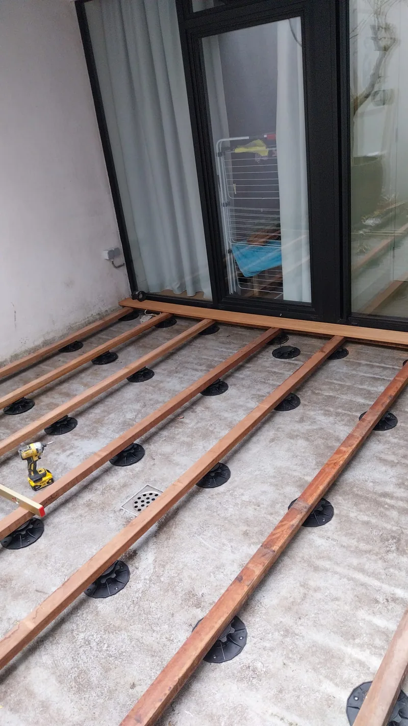 Joists on adjustable pedestals in an Amsterdam patio