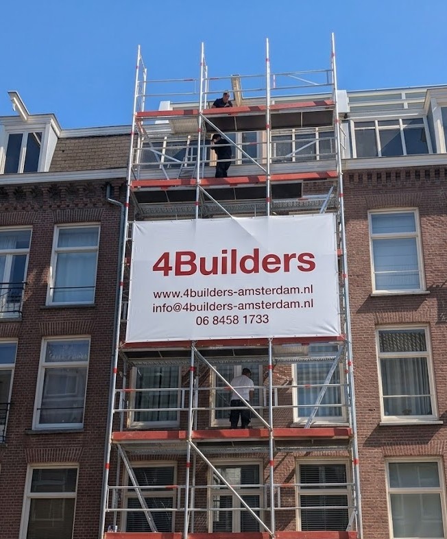 4Builders schilders aan het werk op steigers, VvE-buitenschilderwerk grachtenpand Amsterdam Oud-Zuid